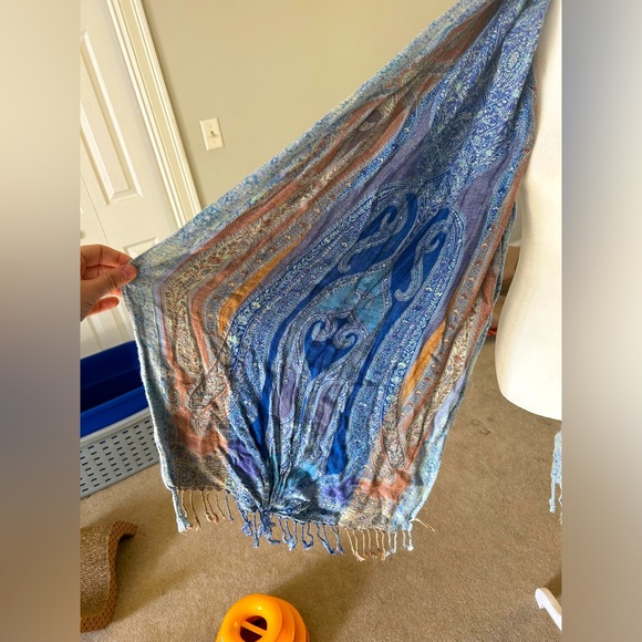 Women’s Collection Eighteen Large Scarf - Picture 2 of 7